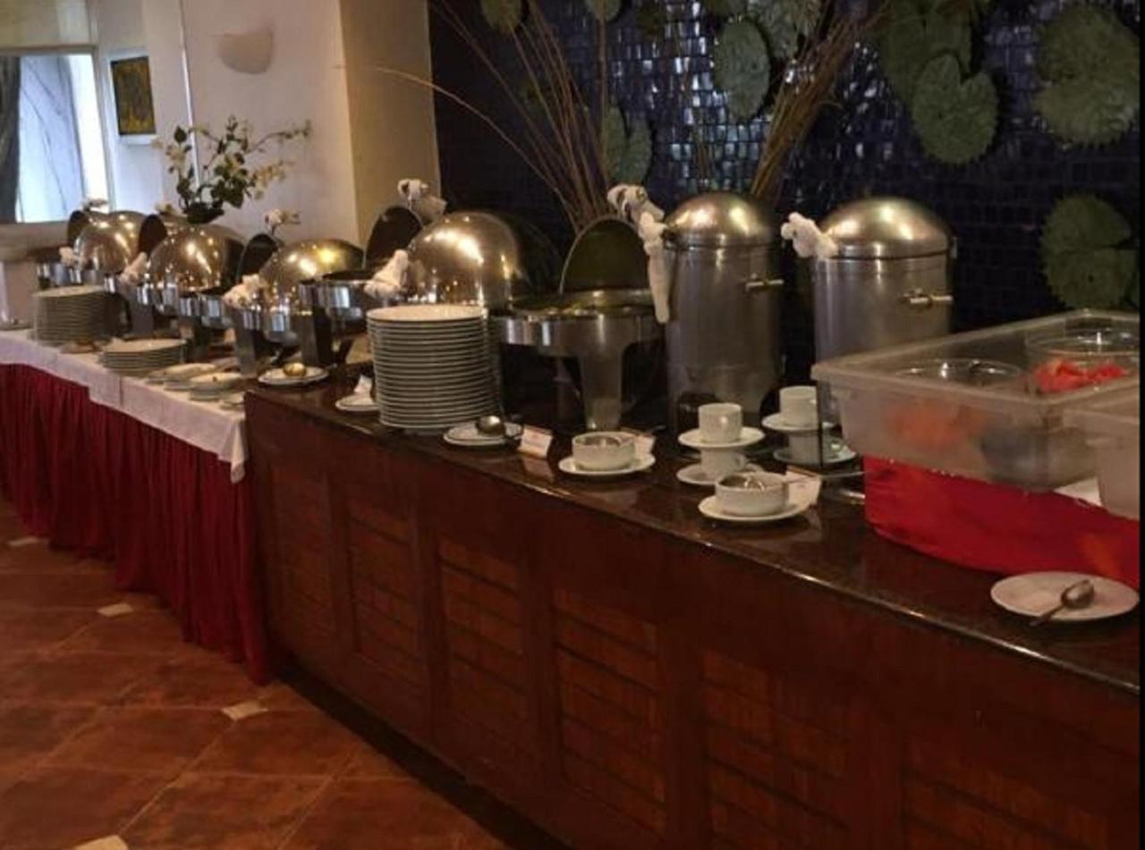 Hotel Terranova Coatzacoalcos Exterior foto A buffet at a hotel