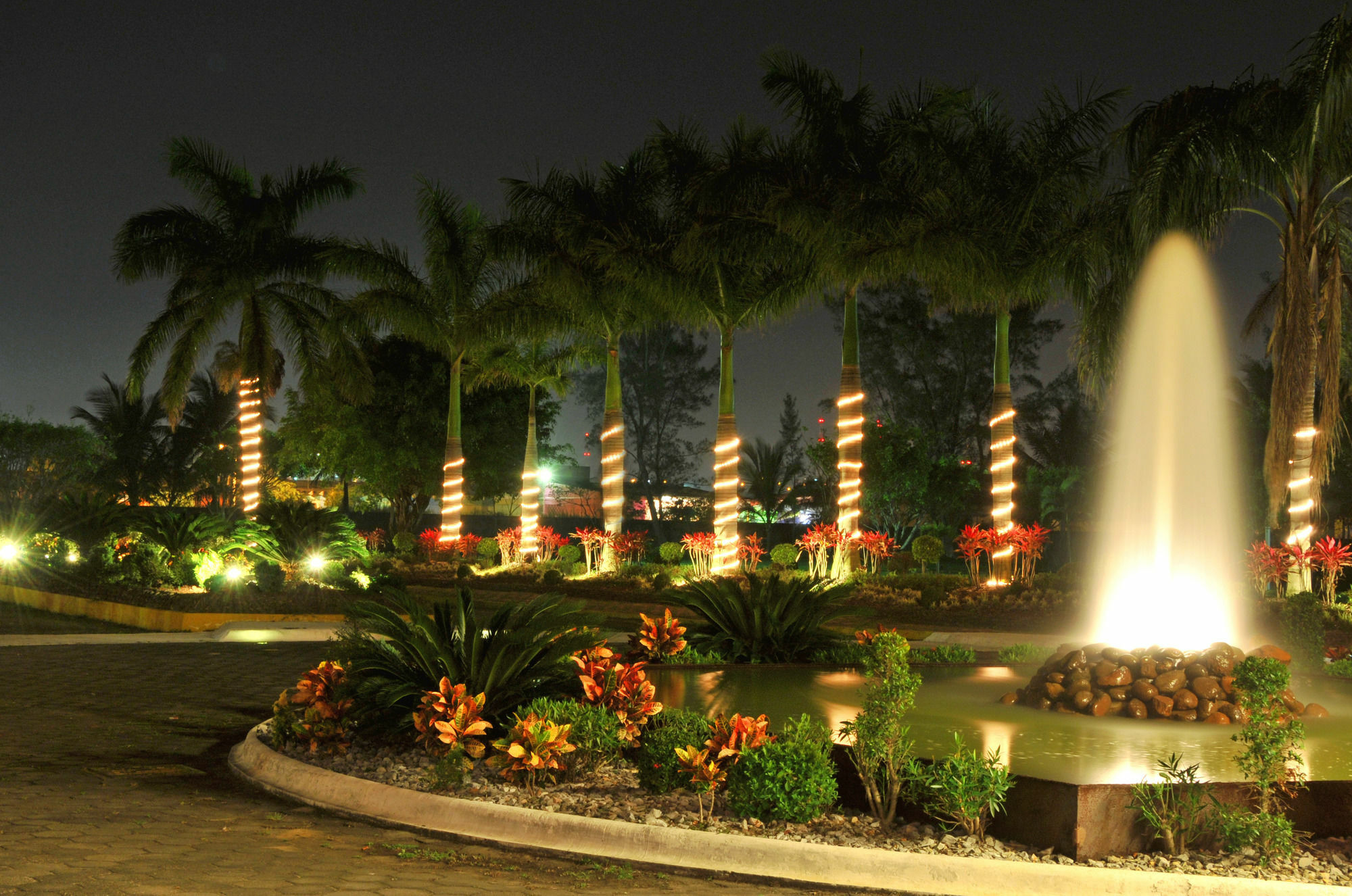 Hotel Terranova Coatzacoalcos Exterior foto Fountains at the Gardens