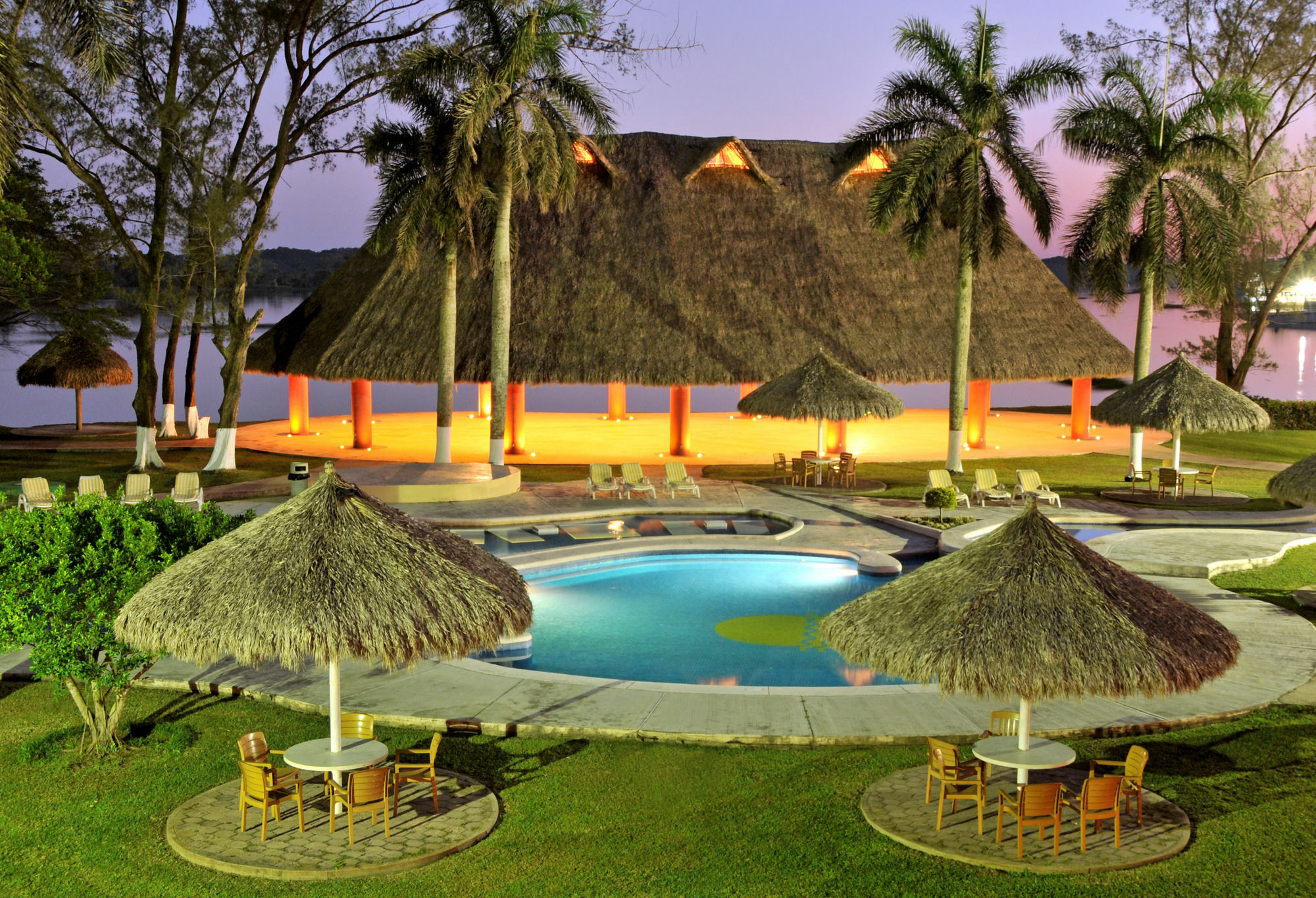 Hotel Terranova Coatzacoalcos Exterior foto The Kingdom Hotel