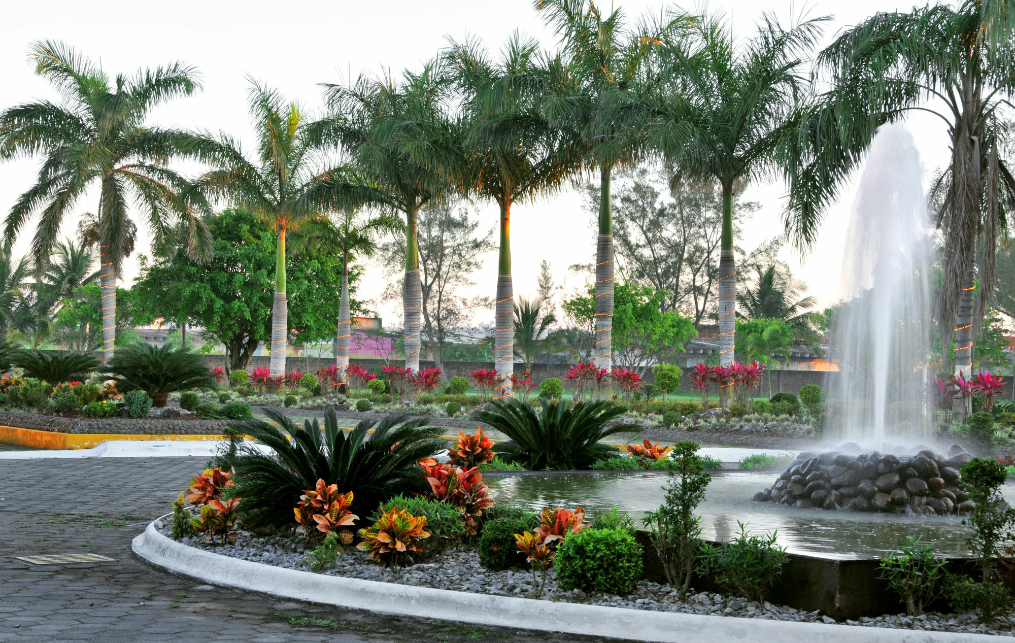 Hotel Terranova Coatzacoalcos Exterior foto Fountains at the entrance of the airport